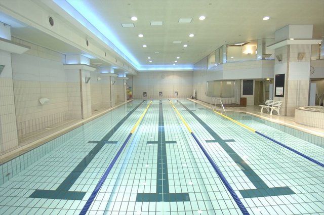 Swimming pool, Leisure centre, Building, Leisure, Room, Floor, Architecture, Tile, Flooring, 