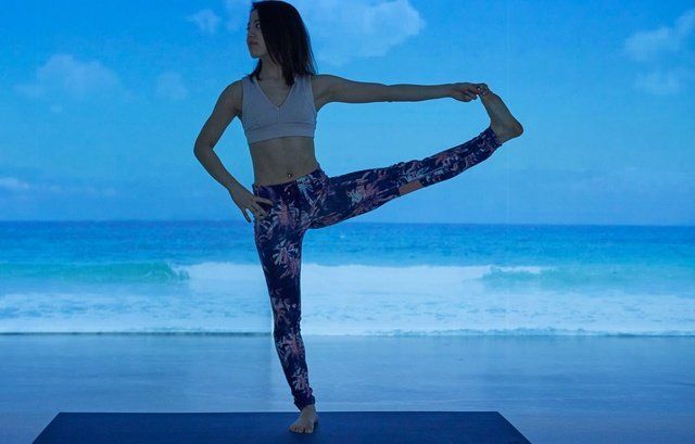 Blue, Physical fitness, Sky, Leg, Water, Leggings, Balance, Stretching, Yoga, Trousers, 