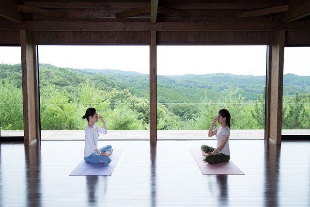 Meditation, Water, Physical fitness, Yoga, Sitting, Leisure, Room, Architecture, Window, Reflection, 