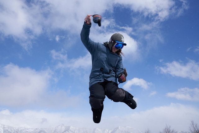 Jumping, Snow, Extreme sport, Sky, Fun, Cloud, Flip (acrobatic), Snowboarding, Snowboard, Stunt performer, 