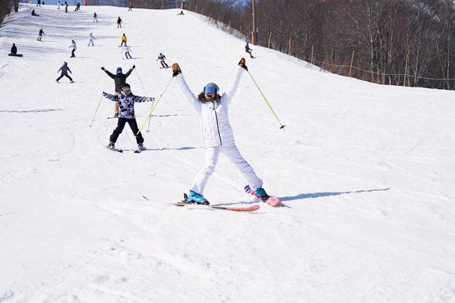 Skier, Snow, Skiing, Winter sport, Ski, Cross-country skiing, Winter, Recreation, Ski Equipment, Nordic combined, 