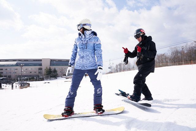 Snow, Snowboarding, Winter, Boardsport, Recreation, Snowboard, Footwear, Fun, Sports equipment, Ski, 