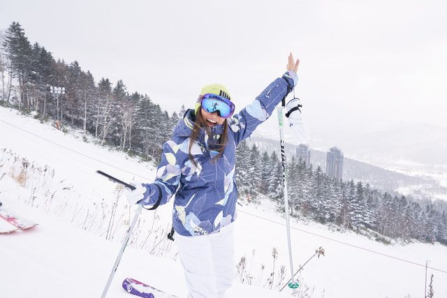 Skier, Snow, Skiing, Alpine skiing, Ski, Winter sport, Ski pole, Ski Equipment, Winter, Recreation, 