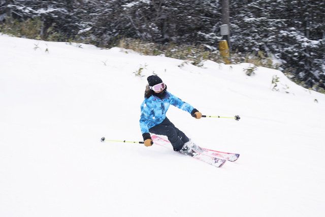 Snow, Skier, Ski, Winter, Recreation, Skiing, Geological phenomenon, Winter sport, Ski Equipment, Slopestyle, 