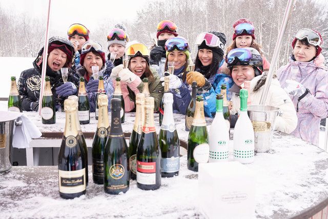 Snow, Winter, Water, Fun, Drink, Bottle, Team, Tourism, Alcohol, Freezing, 