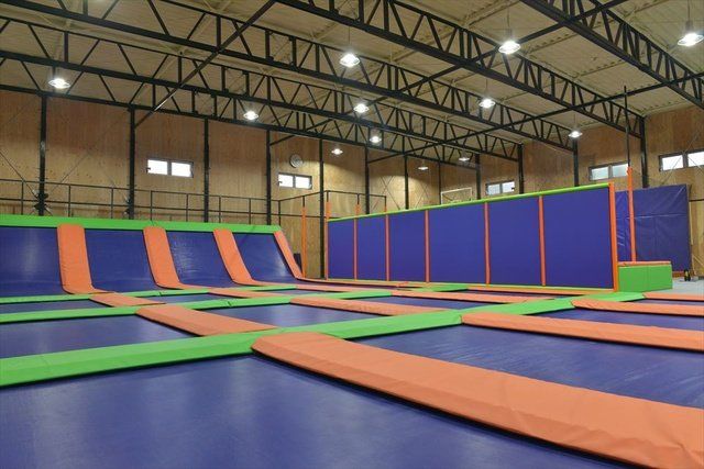 Leisure centre, Sport venue, Mat, Trampolining--Equipment and supplies, Trampoline, Room, Leisure, Building, Floor, Field house, 