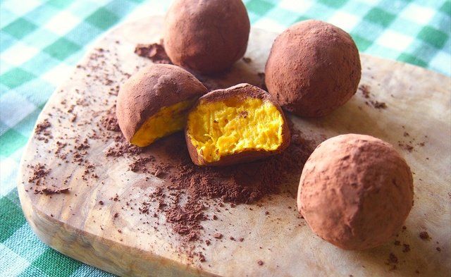 Food, Dish, Cuisine, Chocolate truffle, Ingredient, Dessert, Produce, Recipe, Canarian wrinkly potatoes, Confectionery, 