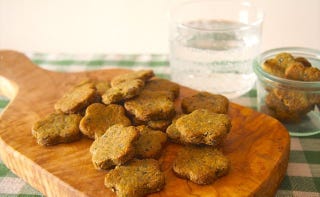 Fit Foodies村山彩の手作りヘルシースナックのすすめ 捨てる前に お茶の葉と黒ごまのクッキー