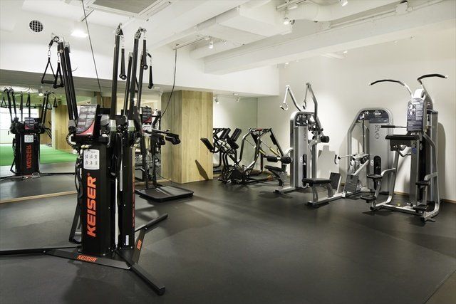 Room, Ceiling, Exercise equipment, Gym, Exercise machine, Physical fitness, Machine, Light fixture, Collection, Aluminium, 