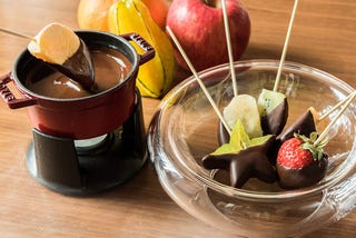 冷たくて温かい 旬極冷フルーツチョコフォンデュ でムービージェニックな体験を