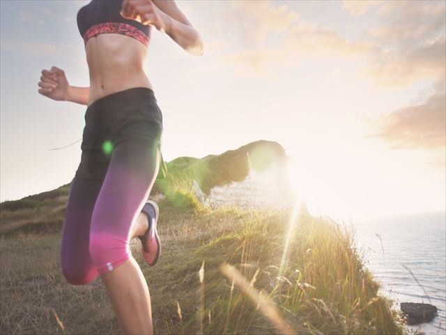 Sportswear, Pink, Sky, Beauty, Sunlight, Physical fitness, Active pants, Leg, Arm, Joint, 