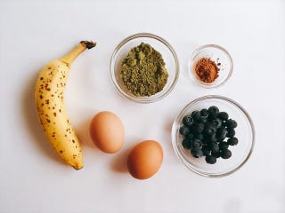 Fit Foodies佐々木ルミさんのボディメイクレシピ ダイエット中にも満足 バナナプロテインパンケーキ