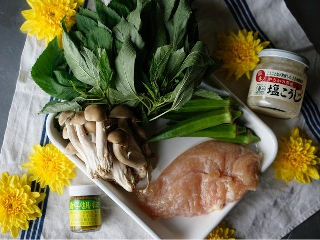 Ingredient, Food, Cuisine, Dish, Plant, Flower, Thai food, Produce, Herb, Vegetarian food, 