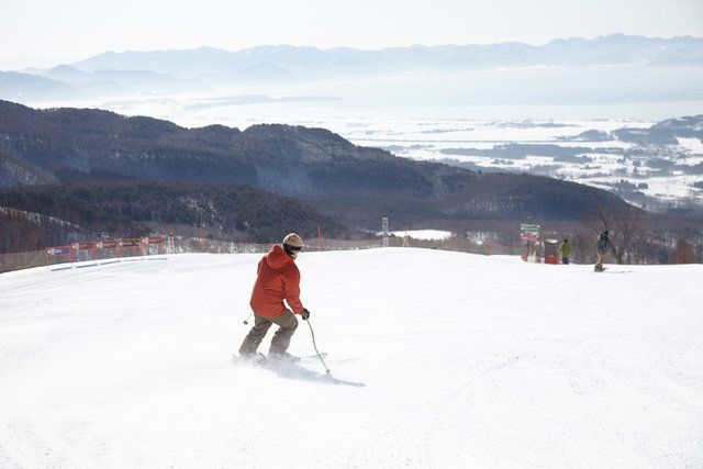 Snow, Winter, Piste, Ski, Skiing, Winter sport, Recreation, Sky, Mountain range, Mountain, 