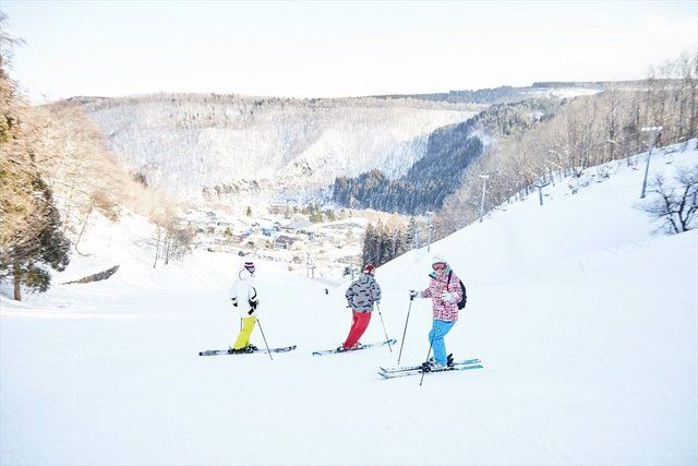 Snow, Winter, Skiing, Winter sport, Geological phenomenon, Recreation, Ski, Piste, Cross-country skiing, Ski Equipment, 