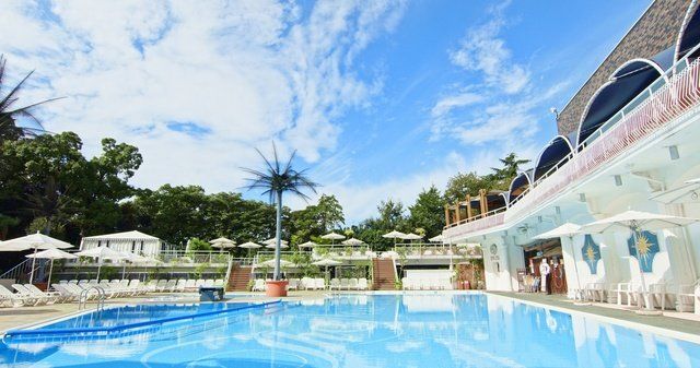 Swimming pool, Resort, Property, Building, Leisure, Real estate, Vacation, Leisure centre, House, Resort town, 