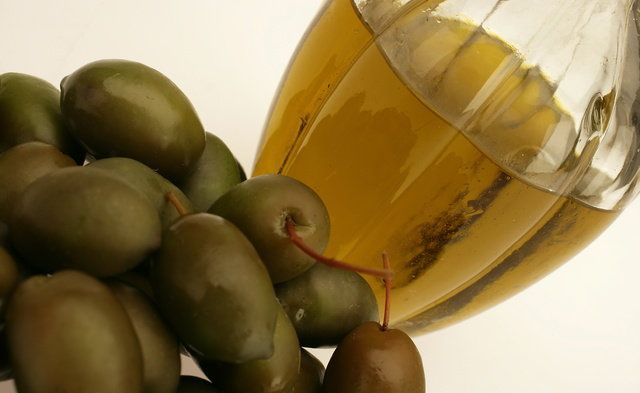 Olive, Cooking oil, Food, Plant, Drink, Olive oil, Fruit, Oil, Vegetable oil, 