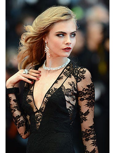 nrm_1418149599-mc-cara-delevingne-1-lgn.jpg