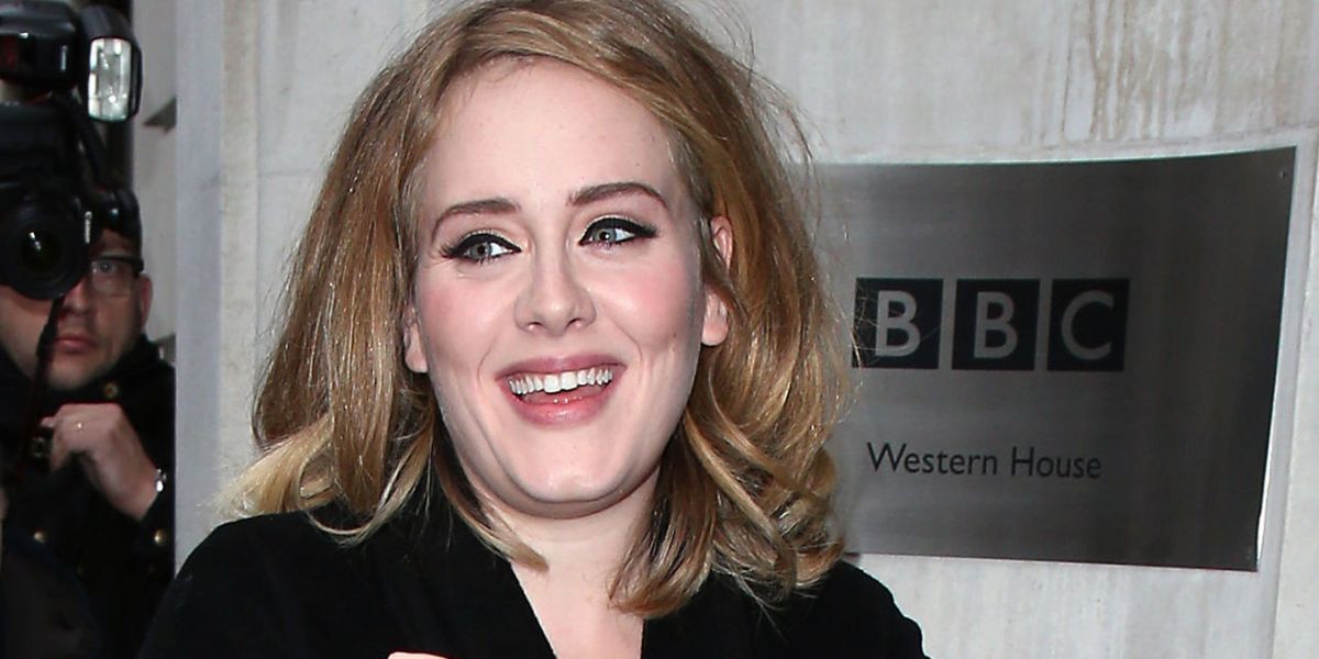Adele Uses an Old-School Flip Phone in SNL Promos
