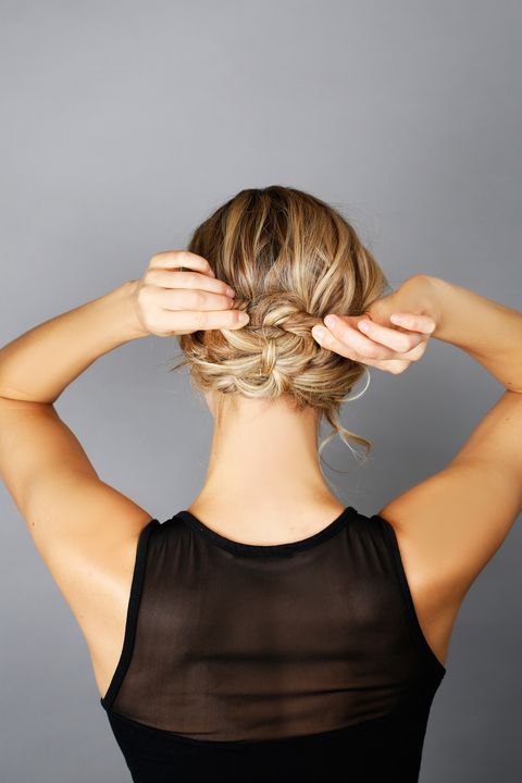 How To Create The Perfect Messy Bun Easy Messy Bun Tutorial 