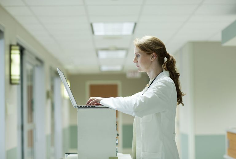 Female Doctors Are Being Paid Less Than Men 