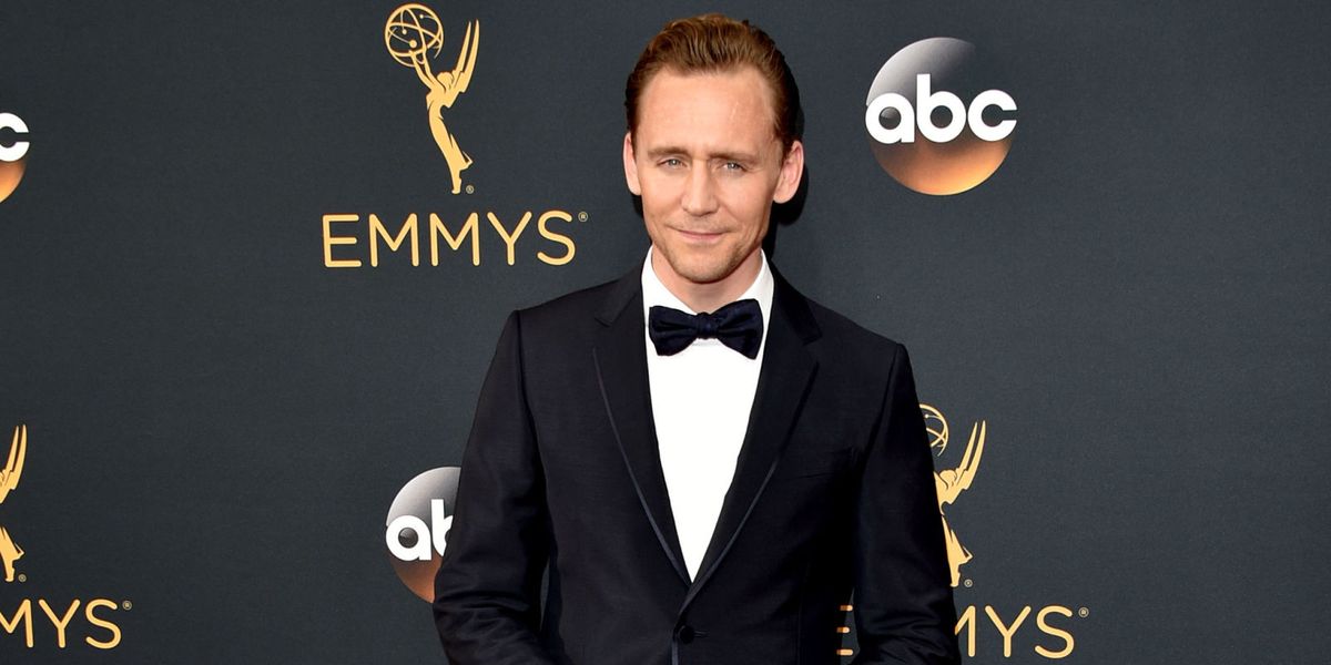 Tom Hiddleston Presents at the Emmy Awards 2016 - Tom Hiddleston's Emmy ...