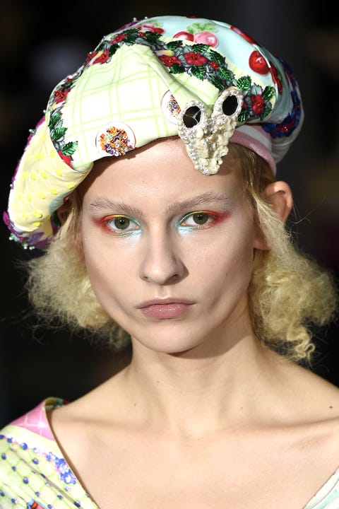 Paris Fashion Week Spring 2017 Beauty Looks - Crazy Runway Beauty Looks