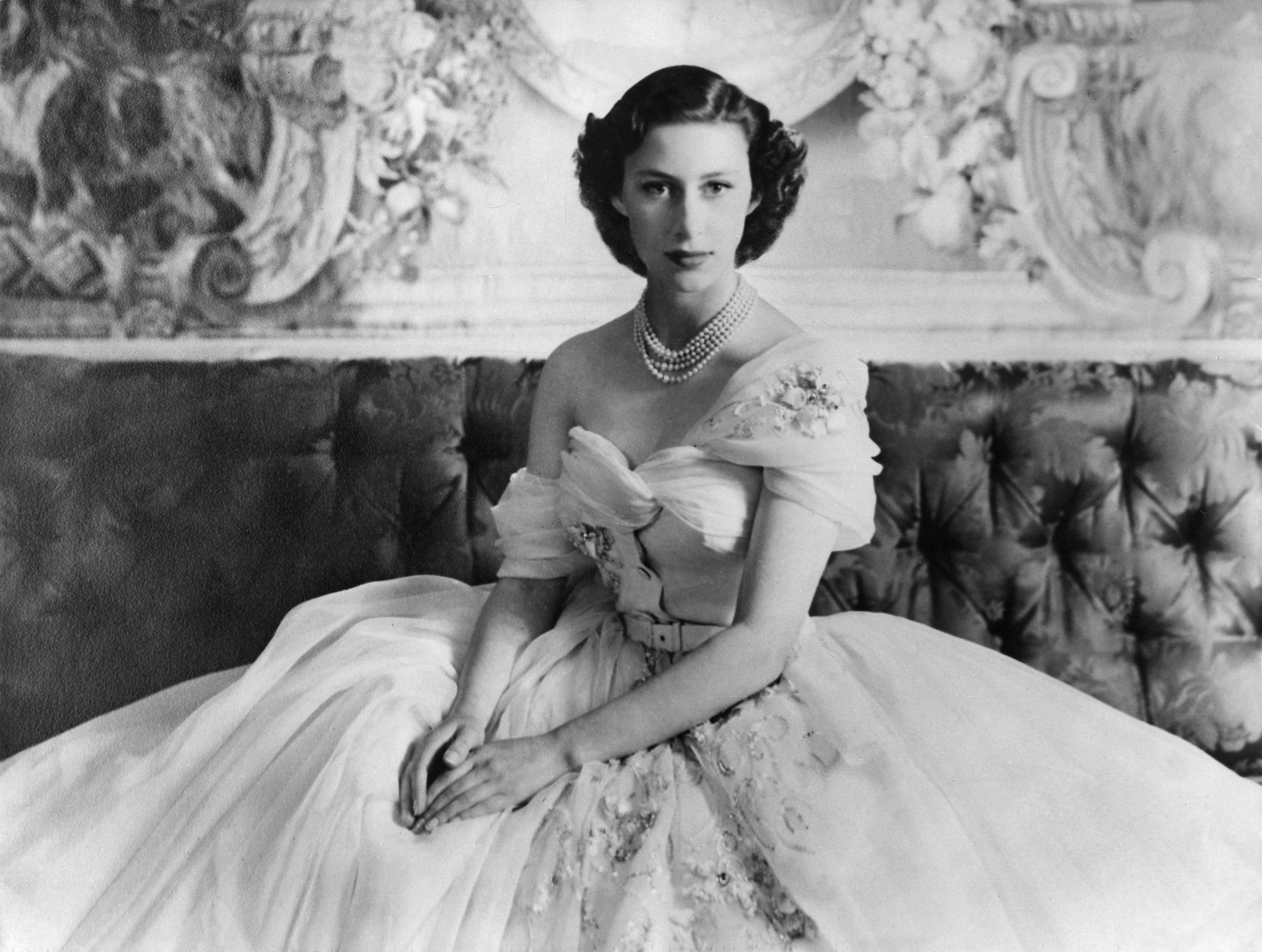 Beautiful Photos Of Queen Elizabeth And Princess Margaret When They Were Young Vintage Pictures Of Queen Elizabeth And Princess Margaret