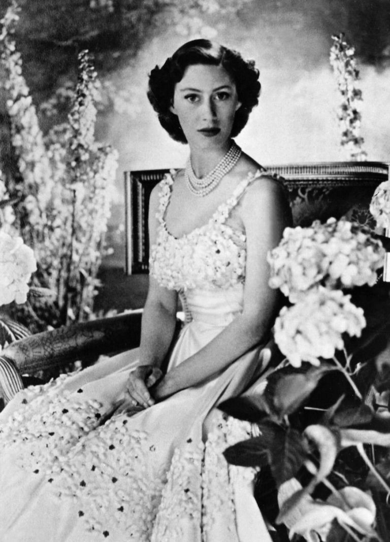 Beautiful Photos of Queen Elizabeth and Princess Margaret When They ...