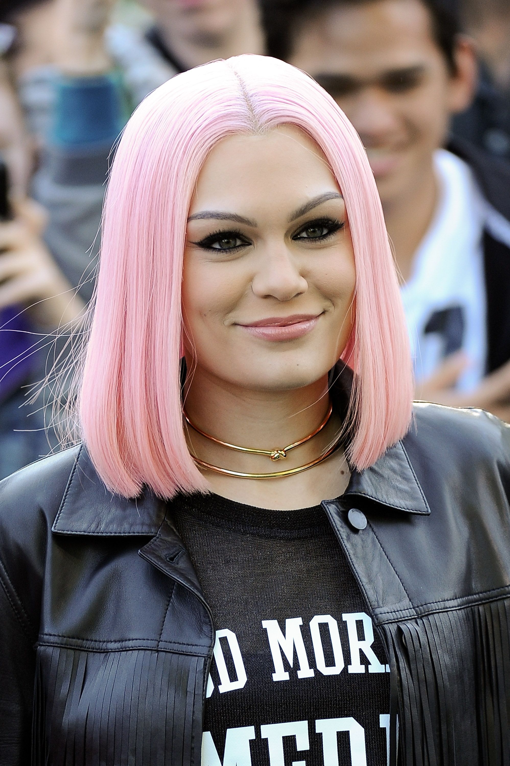 Rose blonde. Пинк Хеир. Розовые волосы. Розовое каре. Женщина с розовыми волосами.