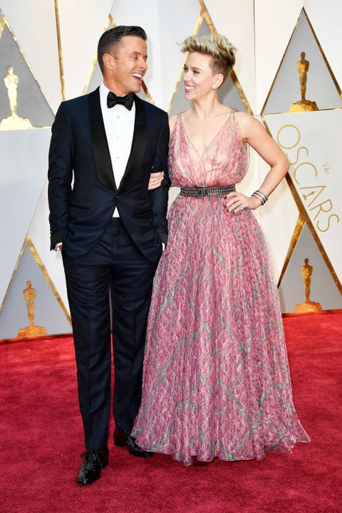 Who Was Scarlett Johansson S Mystery Oscars Date Who Did Scarlett Johansson Take To The 17 Oscars Who Was Scarlett Johansson S Mystery Oscars Date Who Did Scarlett Johansson Take To The 17 Oscars
