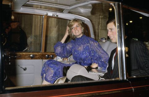 <p>The original end-of-the-night, into-the-car pap shot.&nbsp;</p>