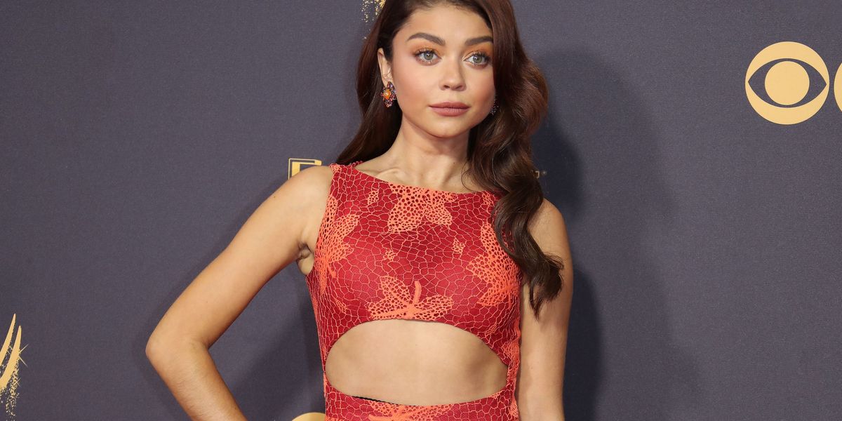 Sarah Hyland Emmys Wardrobe Malfunction - Sarah Hyland 