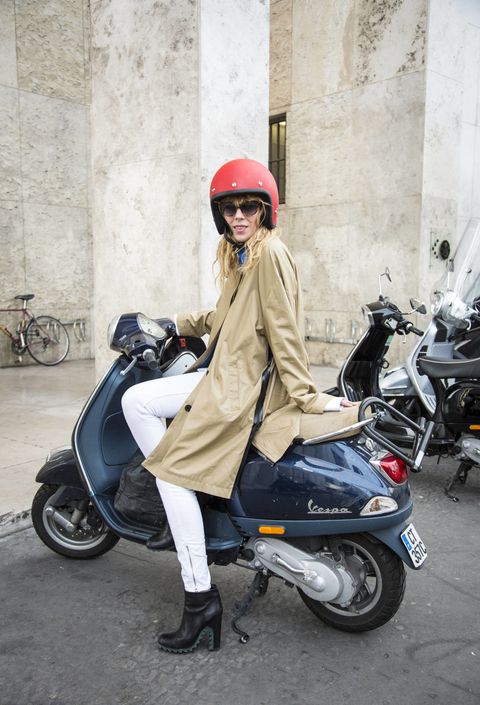 10 Parisian Girls on Bikes - Women Riding Bikes in Paris