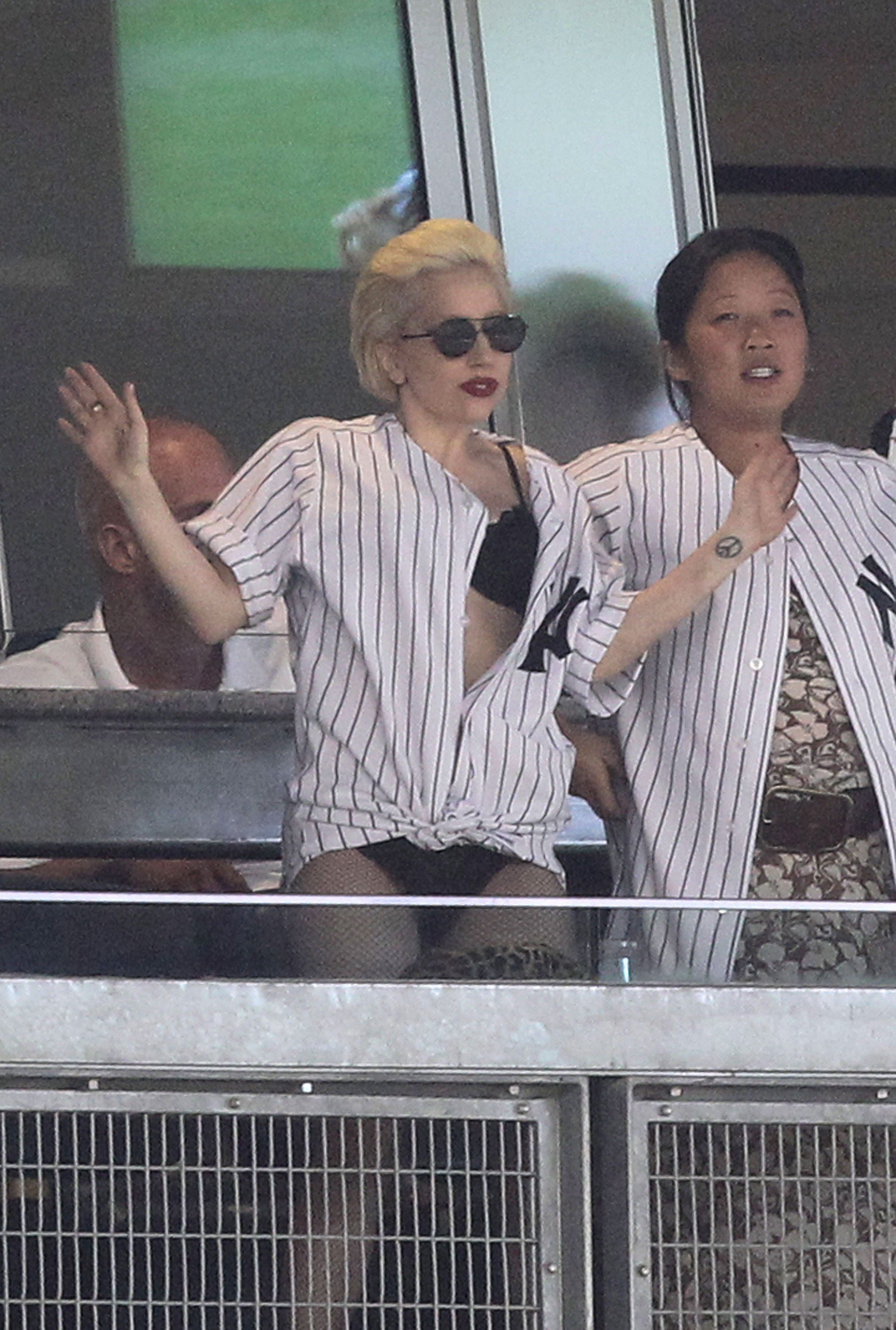 Bad Romance Lady Gaga - Lady Gaga Yankee Baseball Game Outfit - Lady Gaga No Pants ...