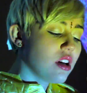 Lesbian Porn Miley Naked - Miley Cyrus and Flaming Lips' New Video Is Even Trippier Than You'd Imagine