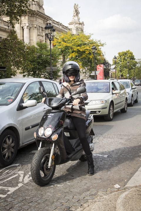 10 Parisian Girls on Bikes - Women Riding Bikes in Paris