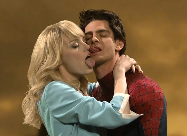 Emma Stone And Andrew Garfield Kissing Emma Stone Andrew Garfield Snl