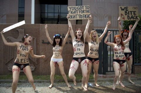 5487c9ed87a1b_-_femen-topless-protests.jpg