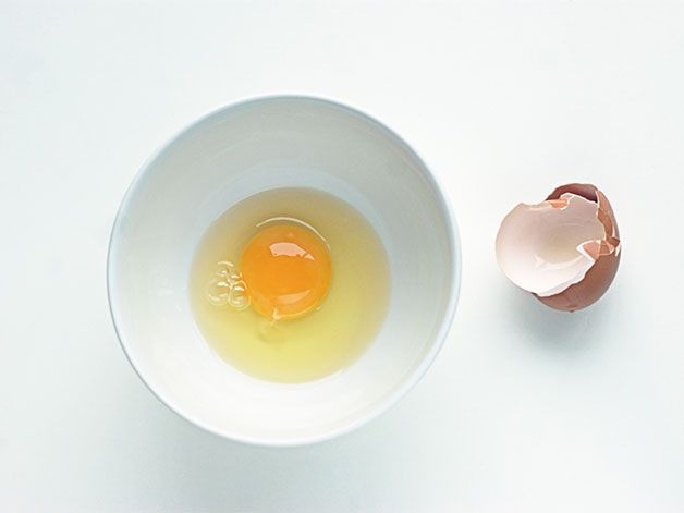 Egg yolk, Egg white, Egg, Egg, Food, Dish, Serveware, Fried egg, Ingredient, Egg cup, 