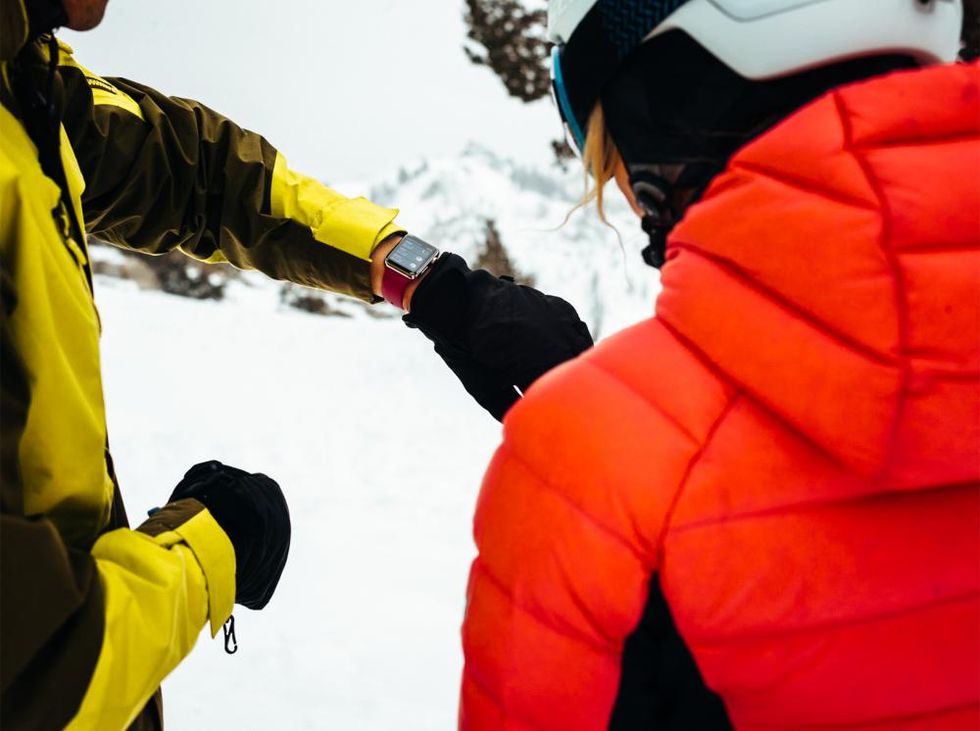 Chi indossa un Apple Watch può registrare nuove metriche e localizzare i propri amici in montagna con una semplice occhiata al polso