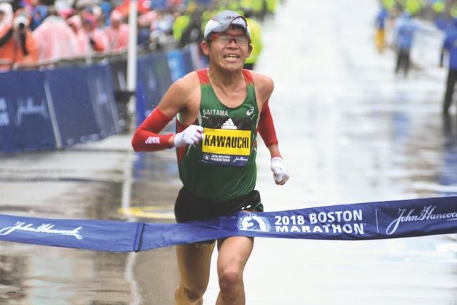 Yuki Kawauchi taglia il traguardo della maratona di Boston 2018. Credit B.A.A. Fay
