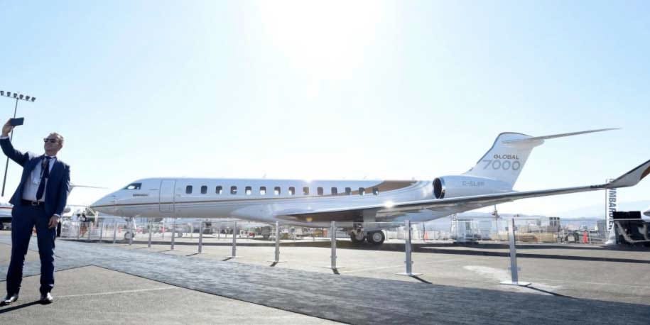 Binnenkijken in de grootste privéjet ter wereld (foto's)