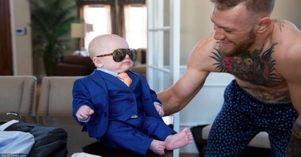 Sinds Misverstand Prestigieus Conor McGregor koopt een driedelig maatpak voor z'n zoontje (foto's)