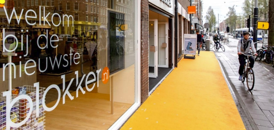 beloning geest Uitdrukkelijk Nieuwsoverzicht: Familie Blokker zet winkelketens te koop en Frans van  Seumeren stak 40 miljoen in FC Utrecht