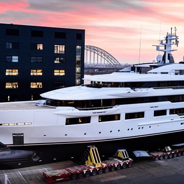 Luxury yacht, Yacht, Water transportation, Boat, Vehicle, Ship, Naval architecture, Passenger ship, Watercraft, Royal yacht, 