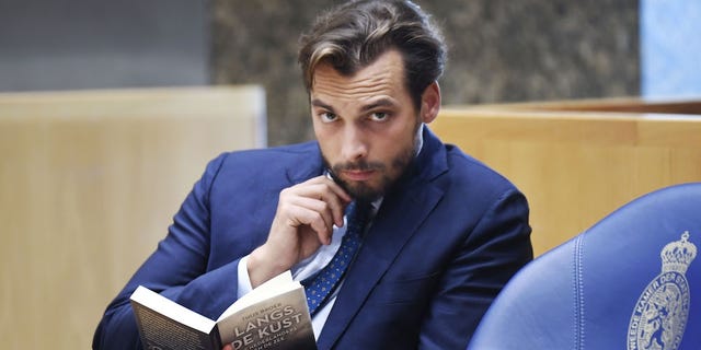 Quotes Van De Dag Salaris Uitbetaald In Bitcoin Zorgt Voor Nederlandse Primeur Thierry Baudet Leest Thierry Baudet In Tweede Kamer