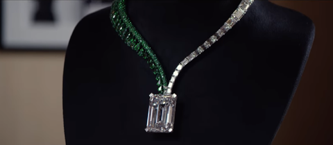 Jewellery, Pendant, Fashion accessory, Necklace, Emerald, Body jewelry, Gemstone, Locket, Diamond, Chain, 