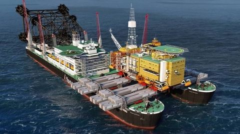 Vehicle, Feeder ship, Watercraft, Boat, Oil rig, Transport, Ship, Container ship, Cargo ship, Jackup rig, 