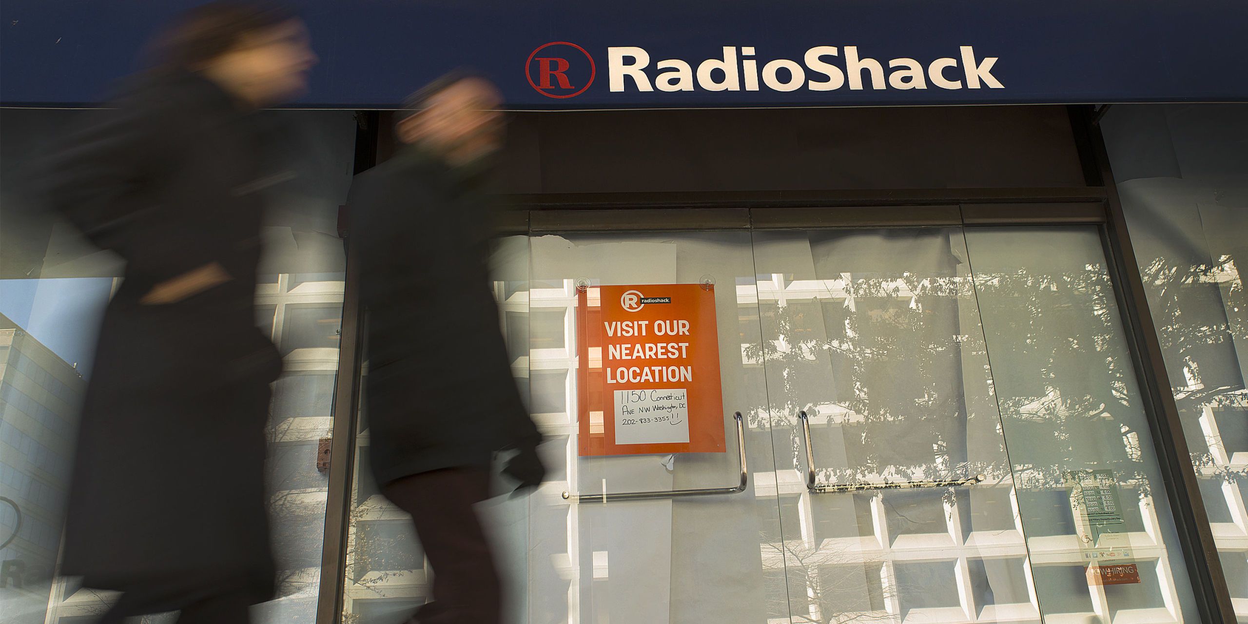 why is radio shack going out of business